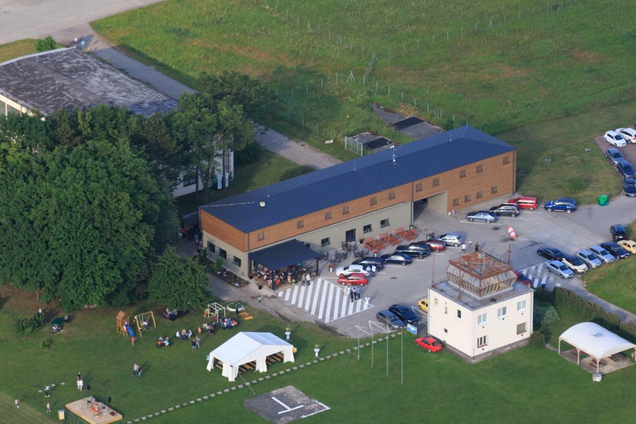 Penzion Na Letisku - Areal Sky Park Trencin Exterior photo